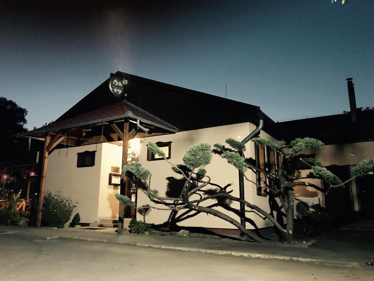 Sztár Motel Étterem Balassagyarmat Exterior foto